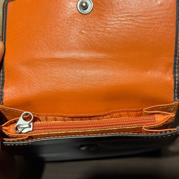 FREE wallet with a purchase of a bag. - Picture 11 of 14